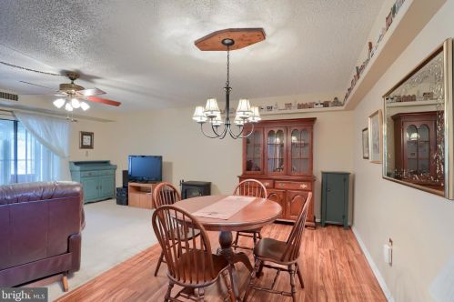 11 Valleybrook Dr, Lancaster PA  17601-4615 exterior