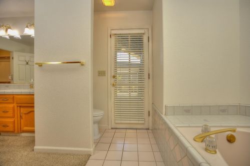 2181 Daubenberger Rd, Turlock CA 95380-9114 exterior