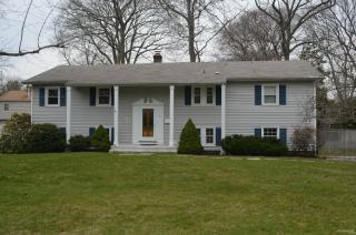 21 Surrey Dr, Norwalk, CT 06851-3211