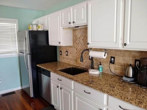 28 Woodbury Ave, Norwalk, CT 06850-3565