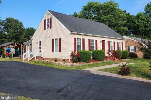 107 Lee St, Bowling Green, VA 22427-2159