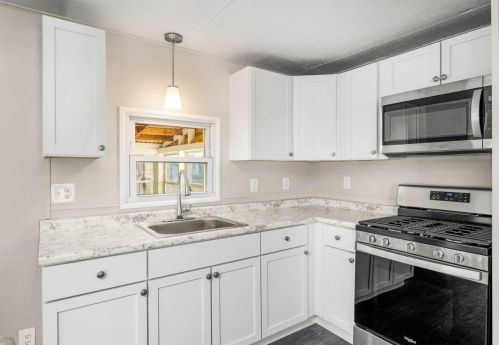 11 York St, Nashua, NH 03063-1547