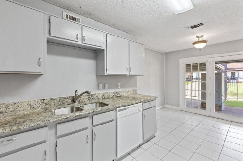 1214 High Vly Dr, Garland TX 75041-2050 exterior