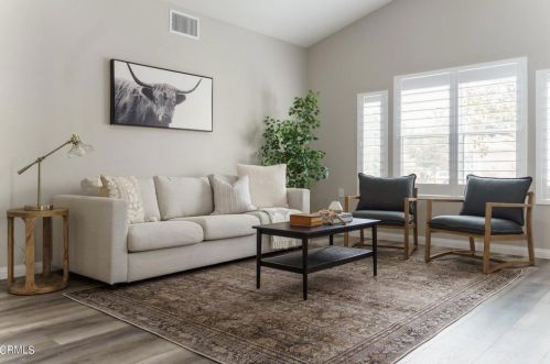 2010 Freesia Ave, Simi Valley CA  93063-3534 exterior