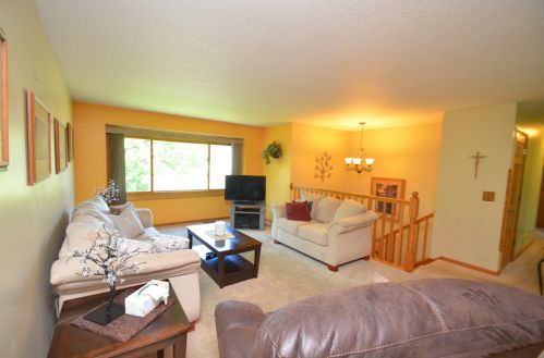 1663 Helena Rd, Saint Paul MN  55128-5524 exterior