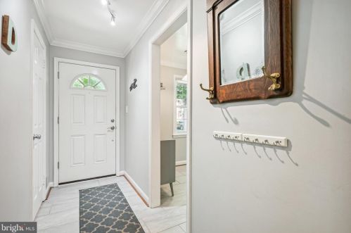 5269 Bradgen Ct, Springfield VA  22151-3524 exterior