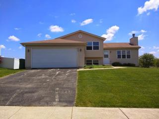900 Laurel Dr, Elwood, IL 60421-6086