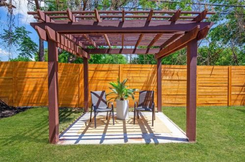 3104 Th, Austin TX  78702-1402 exterior