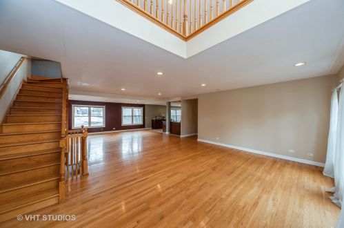 102 Linden Ave, Palatine, IL 60074-5438