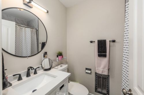 818 9th Ave, Upland CA  91786-4001 exterior