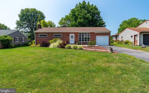 52 Oak Ridge Dr, Lancaster, PA 17603-6419