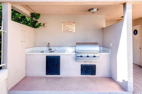 4520 Pennsylvania Ave, Glendale CA  91214-4200 exterior