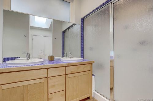 1021 Locust St, Denver CO 80222-7409 exterior