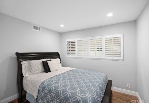 10 Vispera, Irvine CA  92620-2127 exterior