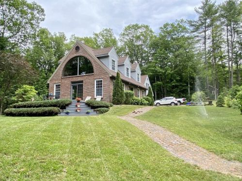 21 Trivett Ln, Holderness, NH 03245-5161