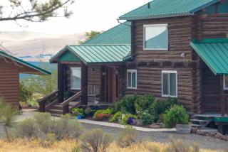 10580 Roza Hill Dr, Yakima, WA 98901-8070