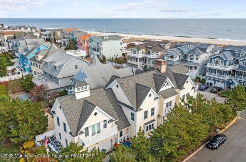 1621 Beacon Ln, Point Pleasant Beach, NJ 08742-4667