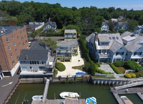 135 Rowayton Ave, Norwalk CT  06853-1428 exterior