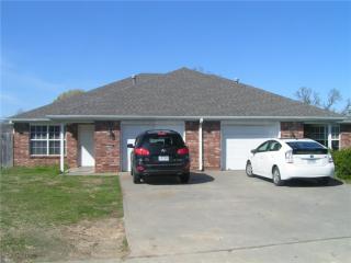 3194 Yorkshire Cir, Springdale, AR 72764-2809