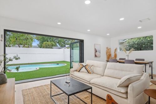 5261 Allott Ave, Van Nuys CA  91401-5902 exterior