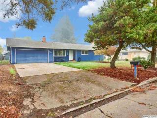 307 9th St, Newberg, OR 97132-2523