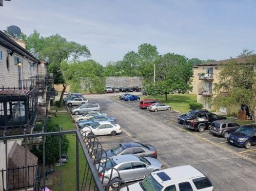 2407 Randall Ln, Arlington Hts, IL 60004-1049