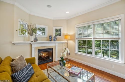 8 Mountain Ave, Montclair, NJ 07042-1715