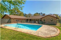 2003 Willowbend St, Conroe TX  77301-1140 exterior