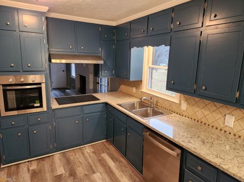 2705 Ashworth Lake Rd, Lithonia, GA 30078-3209