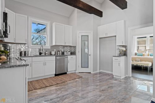 1394 Metropolitan Pkwy, Atlanta GA  30310-4451 exterior