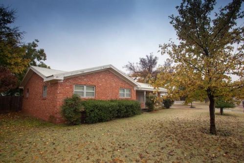 1215 Goodwin Ave, Dumont, TX 79248