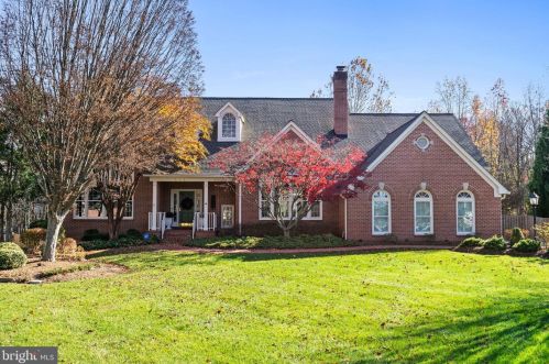 10101 Waterside Dr, Springfield VA  22015-3931 exterior