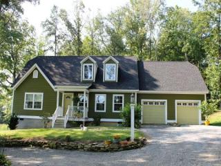 418 Mills Gap Rd, Hendersonville, NC 28792-2295