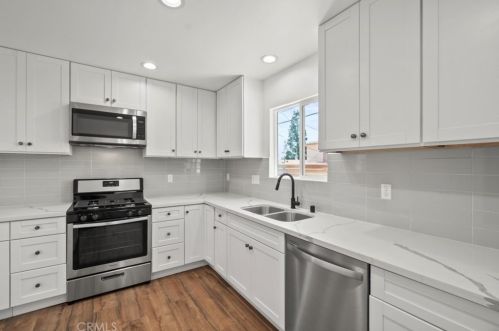 11609 Atkinson Ave, Hawthorne CA  90250-1827 exterior