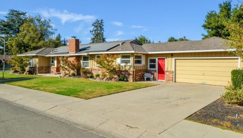 911 Elm St, Lodi, CA 95240-1809