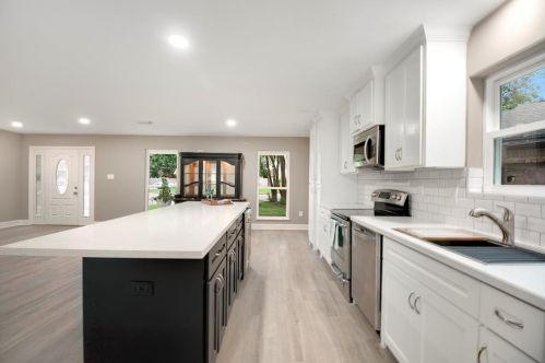 1741 Hialeah, Taylor Lake Village TX 77586-2938 exterior