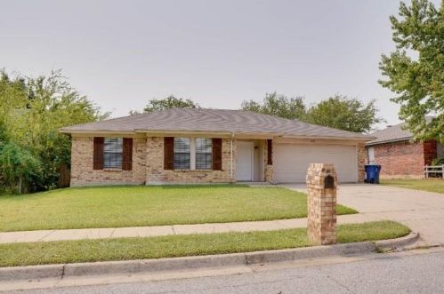 6512 Ridglea Dr, Fort Worth TX  76148-1752 exterior