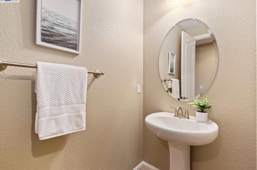 371 Drummond Dr, Hayward, CA 94542-7924