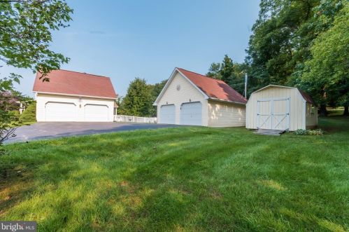 341 Hadley Dr, Falling Waters, WV 25419-4840