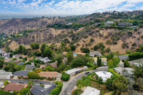 3434 Woodcliff Rd, Van Nuys, CA 91403-5043