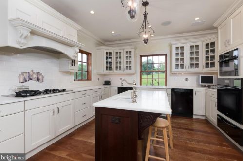 80 Mapleton Rd, Princeton NJ  08540-9668 exterior
