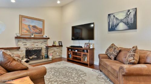 5474 Geoffrey Ave, Simi Valley CA  93063-4123 exterior