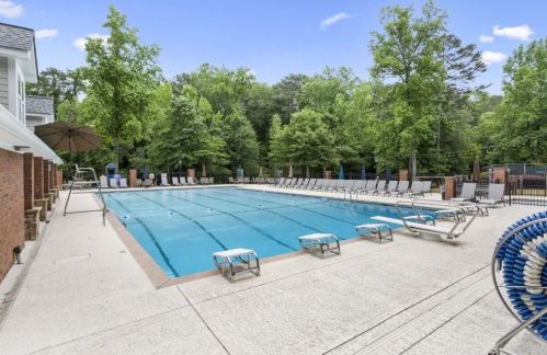 1011 Byrnwyck Rd, Atlanta GA  30319-1665 exterior