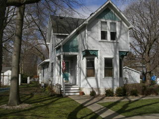 409 Elm St, Momence, IL 60954-1141