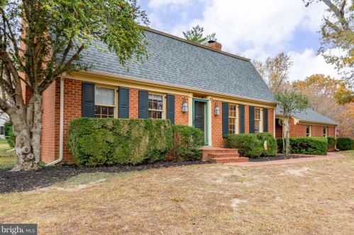 1 Horseshoe Cir, Fredericksburg, VA 22405-3352