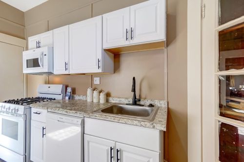 1038 Academy Ave, Cincinnati OH  45205-1643 exterior