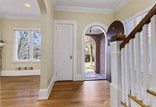 2755 Hills Dr, Atlanta GA  30305-3439 exterior