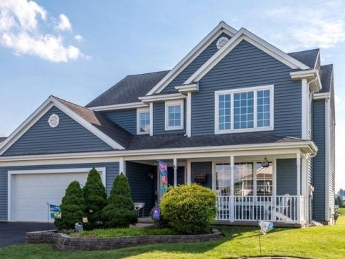17 Reagan Dr, Ephrata, PA 17522-1236