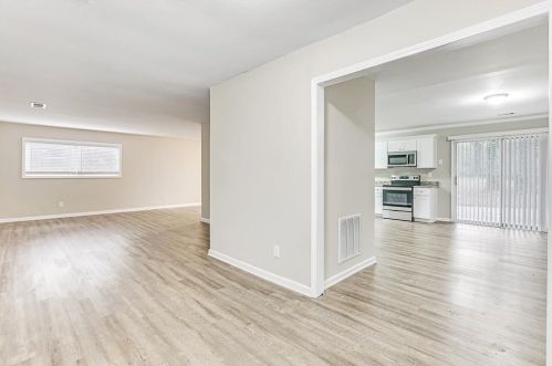 310 Flagstone Dr, Atlanta GA  30331-4316 exterior