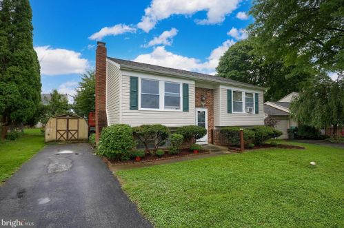 111 Tanglewood Ln, Lancaster PA  17601-3315 exterior